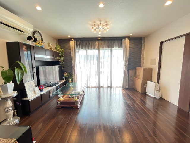 大津市神領3丁目　中古戸建の居間・リビング