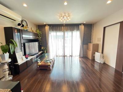 【居間・リビング】 | 大津市神領3丁目　中古戸建