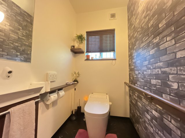 大津市神領3丁目　中古戸建のトイレ