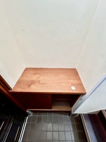 城山町3丁目テラスハウスの収納|下駄箱付き