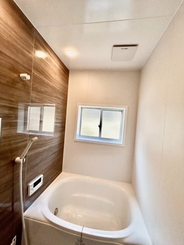 城山町3丁目テラスハウスのその他|浴室にも窓ございます
