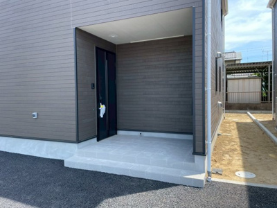 【エントランス】 | 旭市二2号棟 | 施工例:即日のご見学も可能です。お気軽に0476-37-3888までお問合せ下さい。