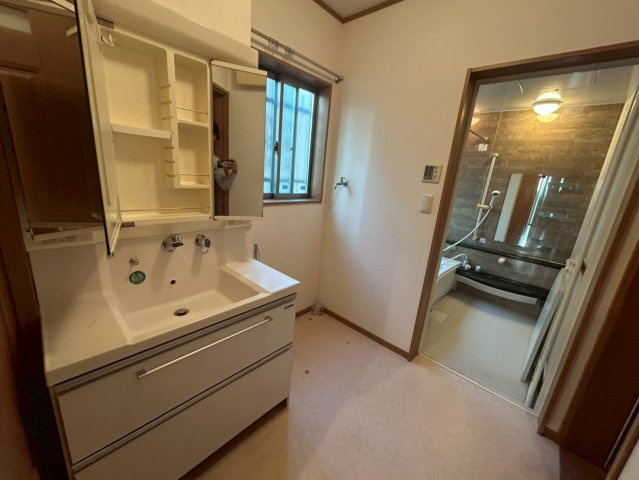 富津市青木３丁目　中古戸建の独立洗面台|１階