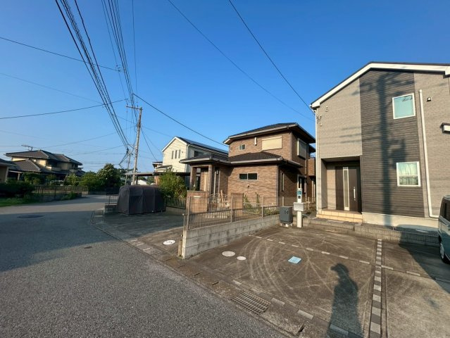 富津市青木３丁目　中古戸建の前面道路含む現地写真