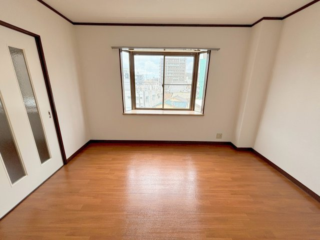 コンフォート片岡の洋室