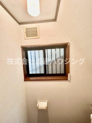 豊中市庄内幸町４丁目の一戸建てのその他|トイレに窓ございます