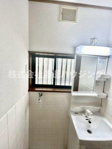 豊中市庄内幸町４丁目の一戸建てのその他|洗面にも窓ございます