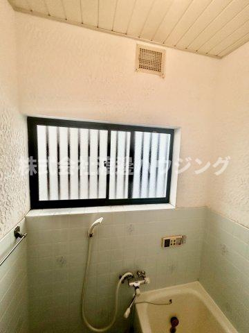 豊中市庄内幸町４丁目の一戸建てのその他|浴室にも窓ございます