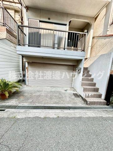 豊中市庄内幸町４丁目の一戸建ての駐車場