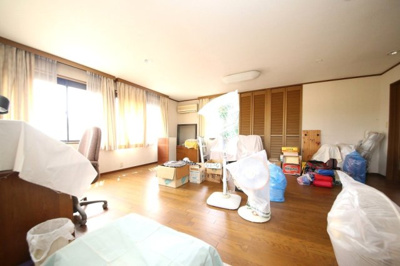 【居間・リビング】 | 栗橋東六丁目中古戸建 | 洋室18畳