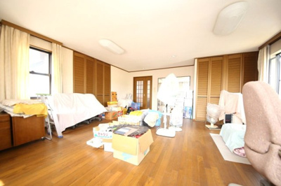 【居間・リビング】 | 栗橋東六丁目中古戸建 | 洋室18畳