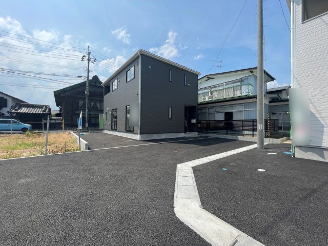 新築戸建・建売　福島市瀬上町第19　Cradle Garden　全5棟の駐車場|平面カースペース2～3台（車種による）