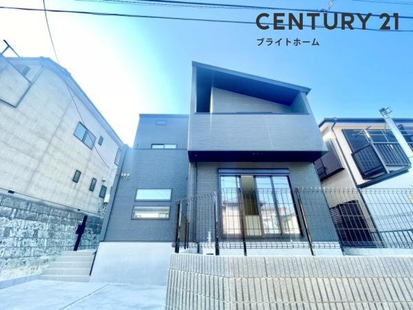 横浜市南区六ツ川２丁目の新築一戸建の外観|堂々と完成しました！いつでもご案内可能です！
お車でご自宅まで送迎承ります。