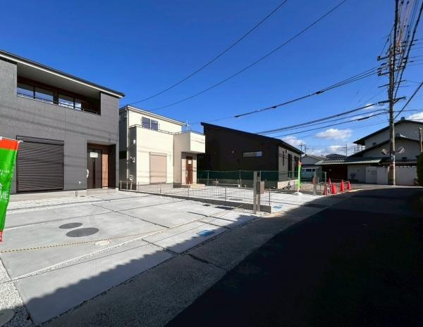 【前面道路含む現地写真】