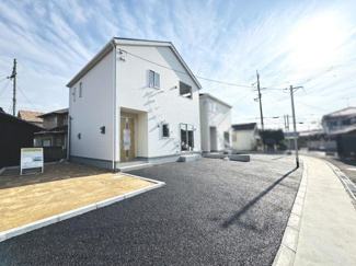 【前面道路含む現地写真】