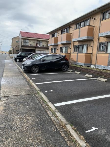 リビングタウン塩冶南の駐車場