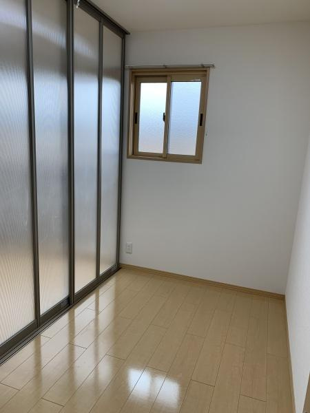 リビングタウン塩冶南の洋室