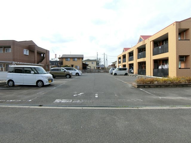 カーサ・オランジュの駐車場