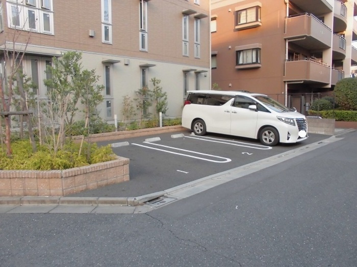 Glanzの駐車場