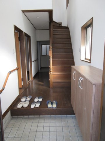 中古戸建　東松山市大字松山1951-108（リフォーム住宅）の前面道路含む現地写真