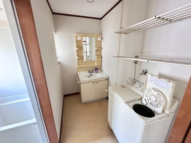 中古戸建　大垣市昼飯町　平成２年築の独立洗面台