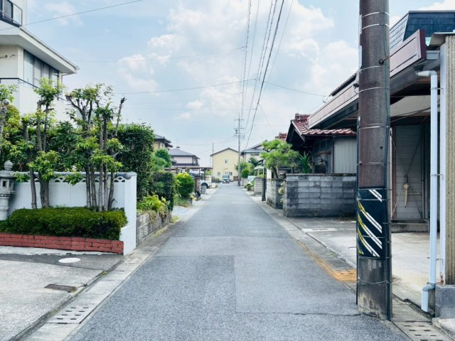 中古戸建　大垣市野口町3丁目　1968年築の前面道路含む現地写真