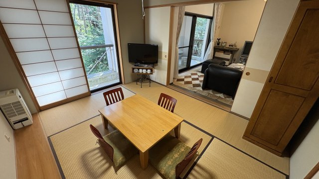 【商談中】浅間ハイランドパーク プルミエールB棟2階 2LDKの和室|和室からもバルコニーに出られます