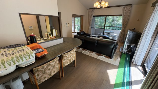 浅間ハイランドパーク プルミエールB棟2階 2LDKの居間・リビング