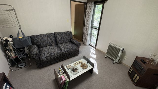 浅間ハイランドパーク プルミエールB棟2階 2LDKの洋室|洋室は東側と西側の2面採光