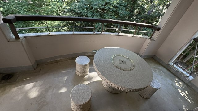 浅間ハイランドパーク プルミエールB棟2階 2LDKのバルコニー|緑の中に涼を求めて