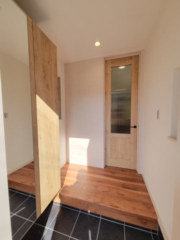 土佐町3丁目1区画・新築戸建の玄関