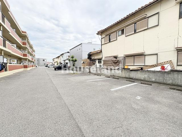 ＩＶＹ－ＳＱＵＡＲＥの駐車場