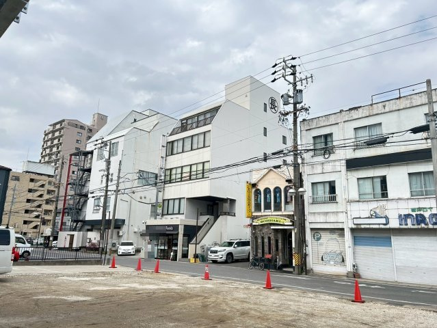 丸長ビルの外観