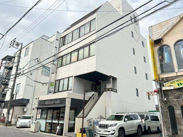 丸長ビルの外観