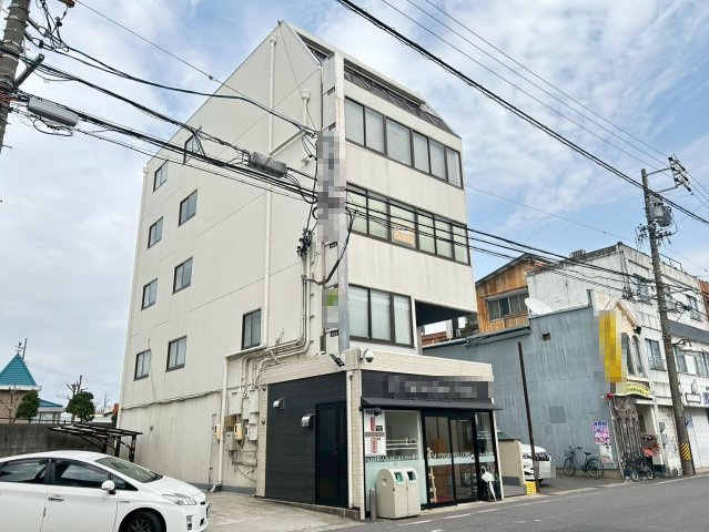 丸長ビルの外観