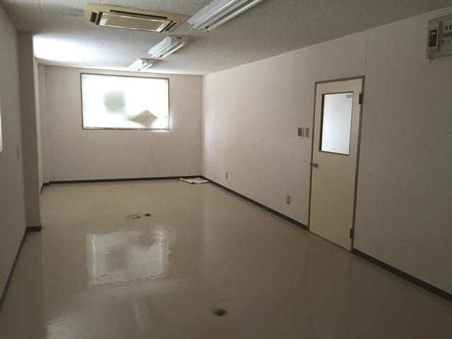 丸長ビルの内装
