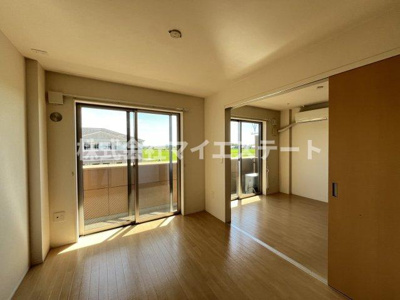 【居間・リビング】 | ロイヤルレジデンス