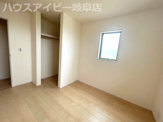 【洋室】 | 安八町西結新築建売全3棟！1.2号棟平屋！お車並列3台可能！ウォークインクローゼットあります♪ | 安八町西結新築建売全3棟！1.2号棟平屋！お車並列3台可能！ウォークインクローゼットあります♪