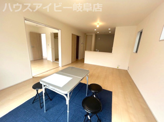 【居間・リビング】 | 安八町西結新築建売全3棟！1.2号棟平屋！お車並列3台可能！ウォークインクローゼットあります♪ | 安八町西結新築建売全3棟！1.2号棟平屋！お車並列3台可能！ウォークインクローゼットあります♪