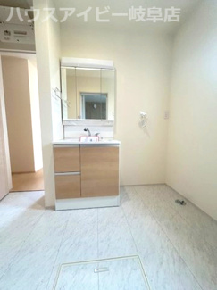 【独立洗面台】 | 安八町西結新築建売全3棟！1.2号棟平屋！お車並列3台可能！ウォークインクローゼットあります♪ | 安八町西結新築建売全3棟！1.2号棟平屋！お車並列3台可能！ウォークインクローゼットあります♪