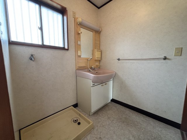 栃木県下都賀郡野木町丸林 中古物件の独立洗面台|独立洗面台です