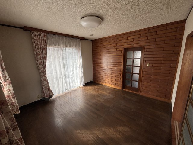 栃木県下都賀郡野木町丸林 中古物件の居間・リビング|居間です