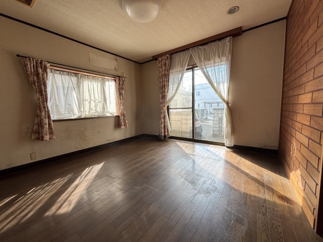 栃木県下都賀郡野木町丸林 中古物件の居間・リビング|使いやすい居間です