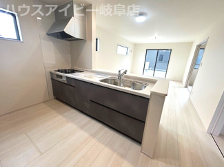 【キッチン】 | 安八町西結新築建売全3棟！1.2号棟平屋！お車並列3台可能！ウォークインクローゼットあります♪ | 安八町西結新築建売全3棟！1.2号棟平屋！お車並列3台可能！ウォークインクローゼットあります♪