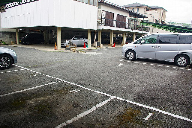 奈良モータープールの外観