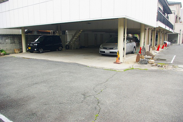 奈良モータープールの外観