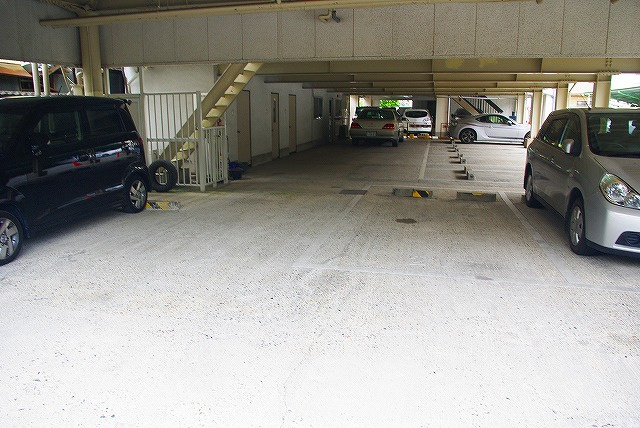 奈良モータープールの外観