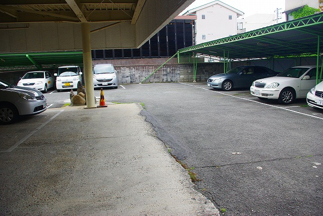 奈良モータープールの外観