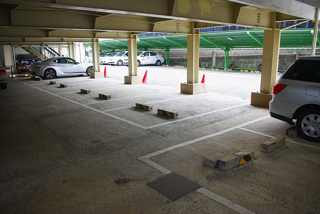 奈良モータープールの外観