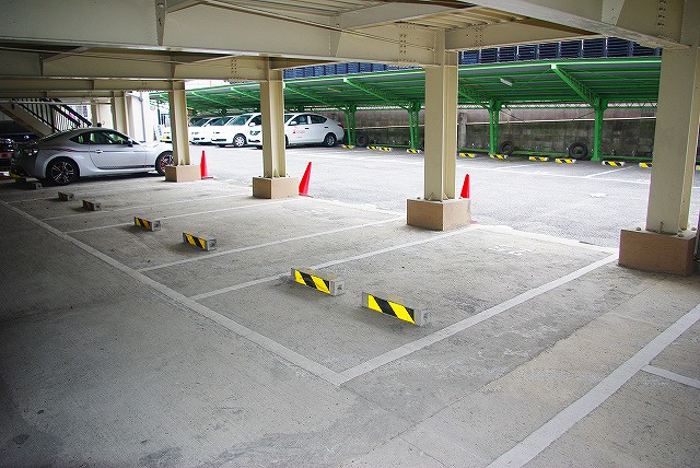 奈良モータープールの外観